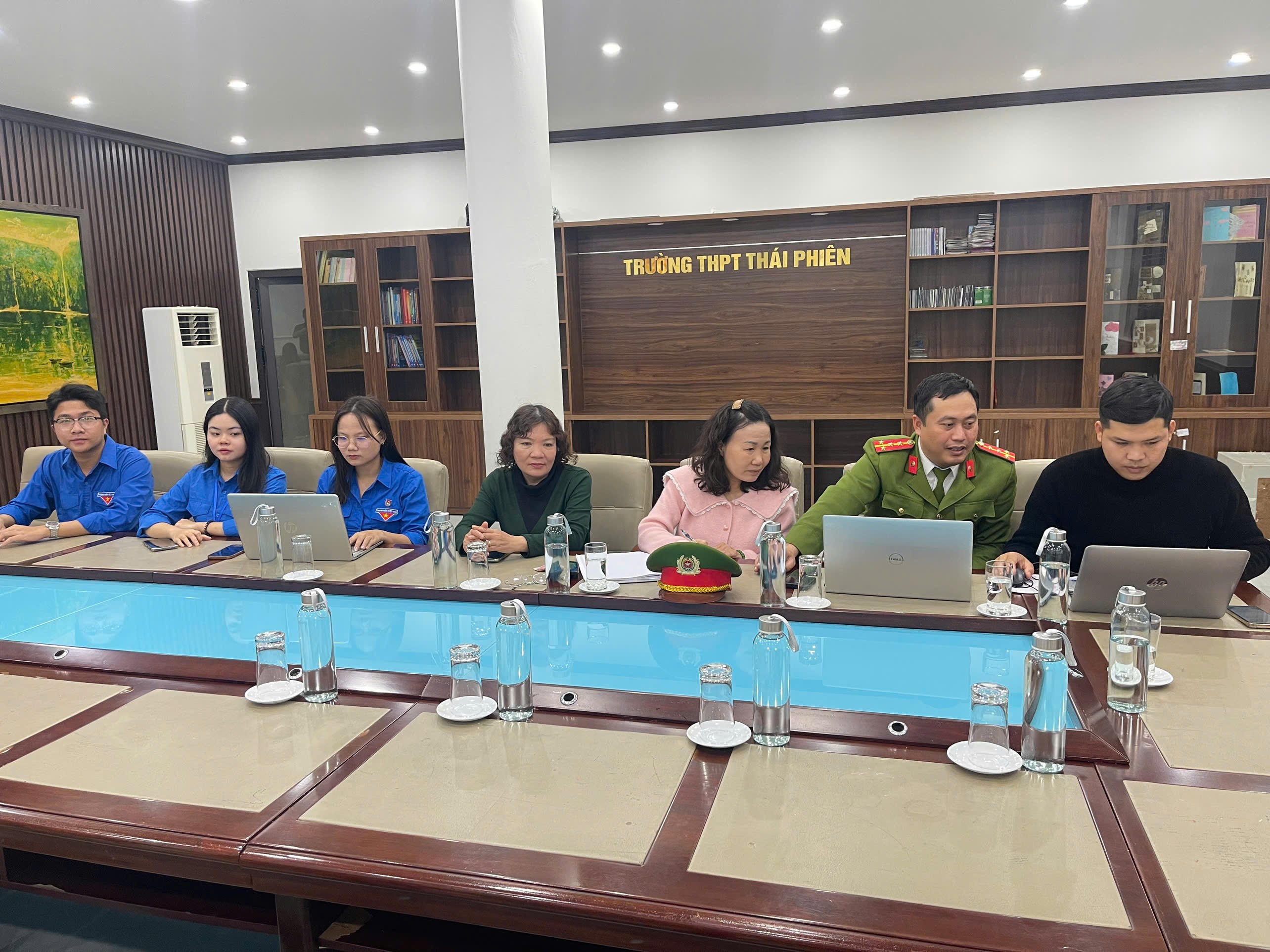 Đội Chữa cháy và CNCH khu vực 1 hướng dẫn Trường THPT Thái Phiên cập nhật dữ liệu PCCC và CNCH